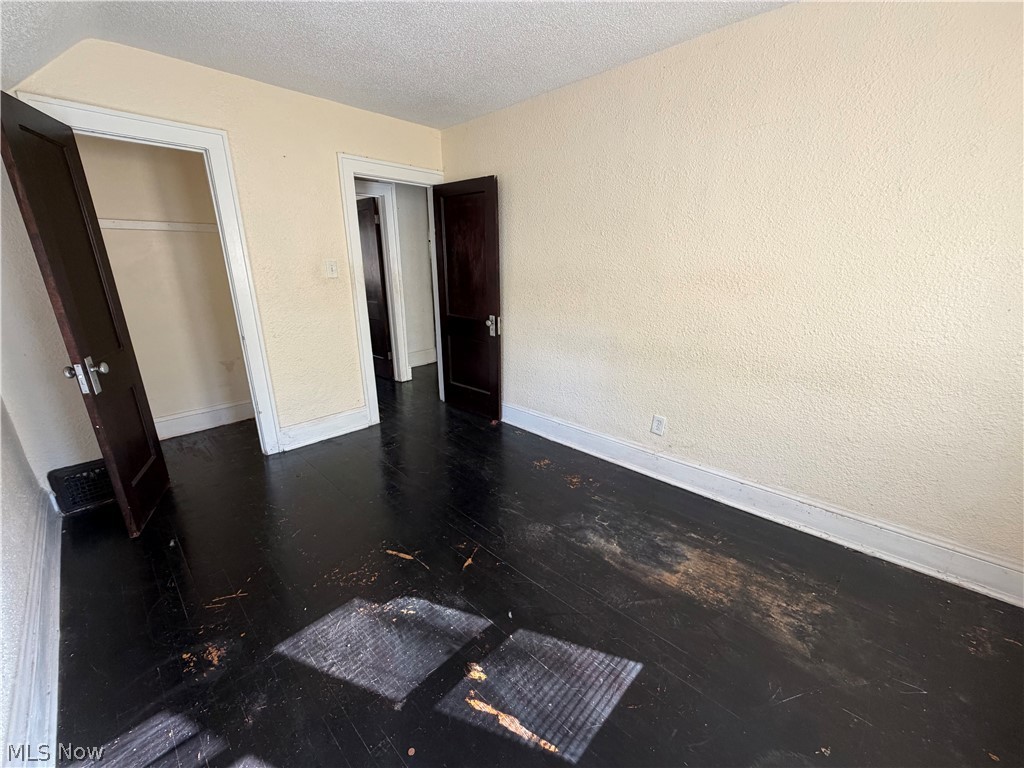2071 Deanwood Street East Cleveland OH 44112