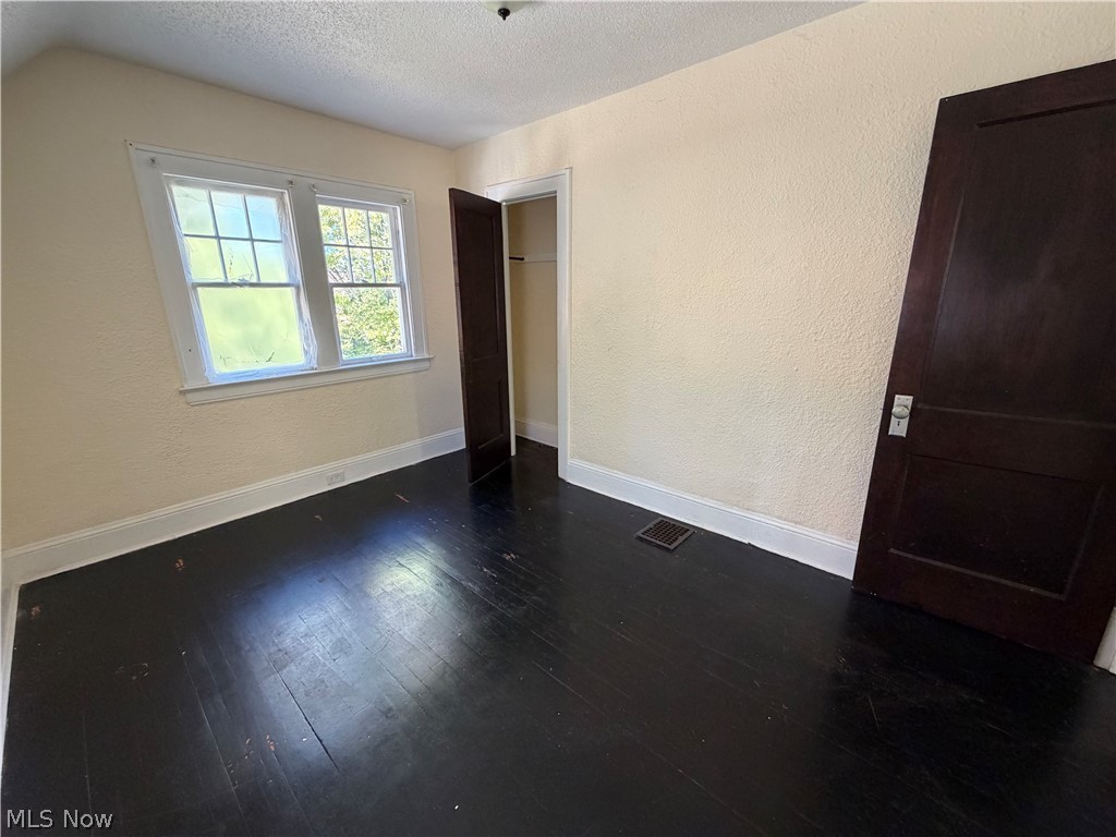 2071 Deanwood Street East Cleveland OH 44112
