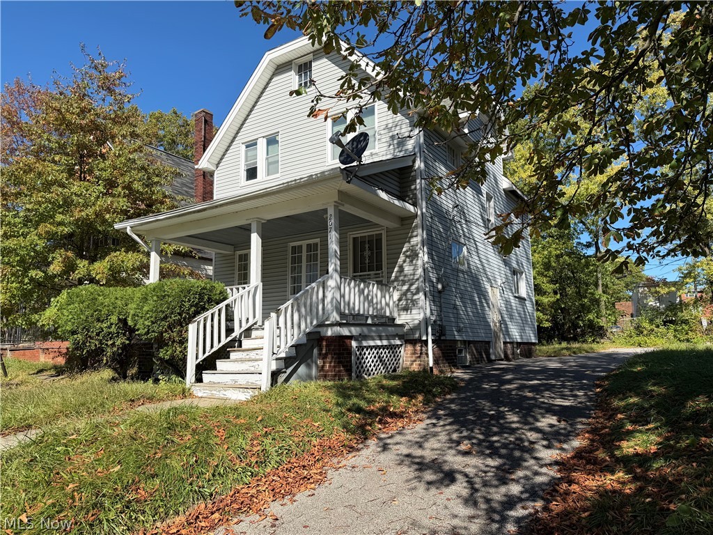 2071 Deanwood Street East Cleveland OH 44112