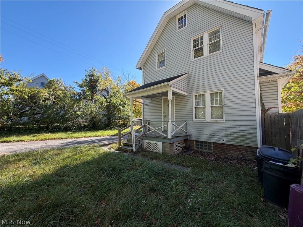 2071 Deanwood Street East Cleveland OH 44112