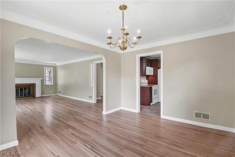 5998 Maplecliff Drive Parma Heights OH 44130
