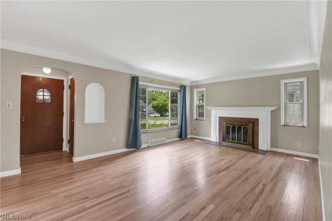 5998 Maplecliff Drive Parma Heights OH 44130