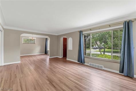 5998 Maplecliff Drive Parma Heights OH 44130