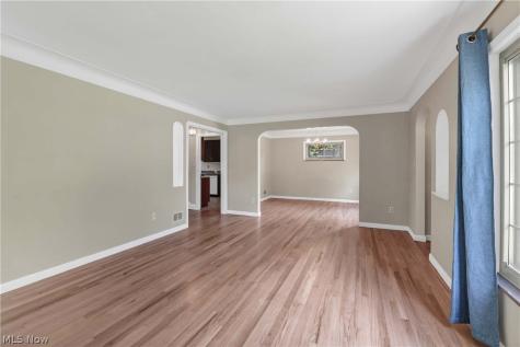 5998 Maplecliff Drive Parma Heights OH 44130