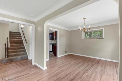 5998 Maplecliff Drive Parma Heights OH 44130