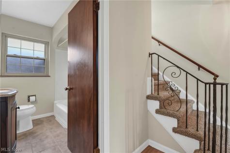 5998 Maplecliff Drive Parma Heights OH 44130