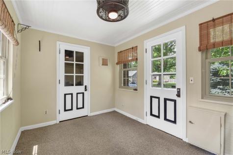 5998 Maplecliff Drive Parma Heights OH 44130