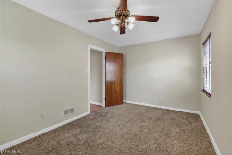 5998 Maplecliff Drive Parma Heights OH 44130