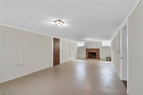 5998 Maplecliff Drive Parma Heights OH 44130