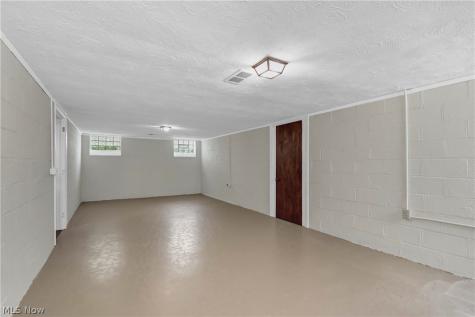 5998 Maplecliff Drive Parma Heights OH 44130