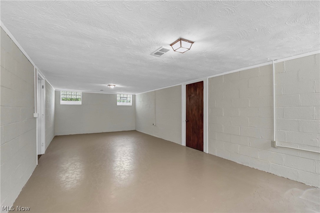 5998 Maplecliff Drive Parma Heights OH 44130