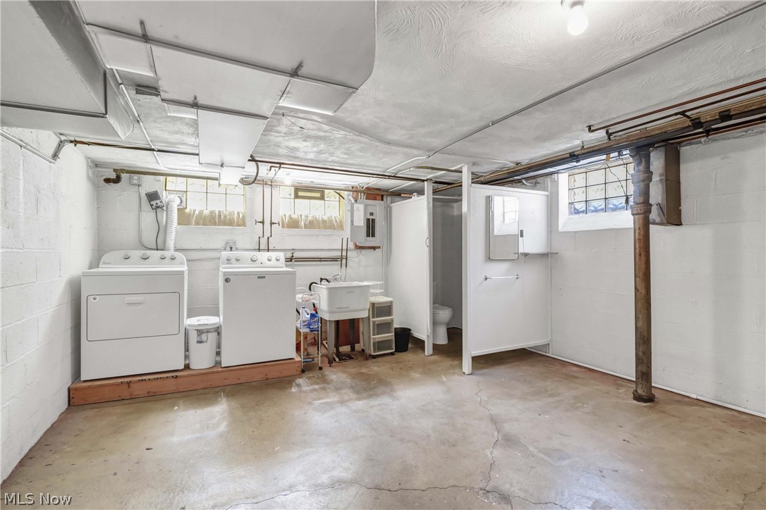 5998 Maplecliff Drive Parma Heights OH 44130