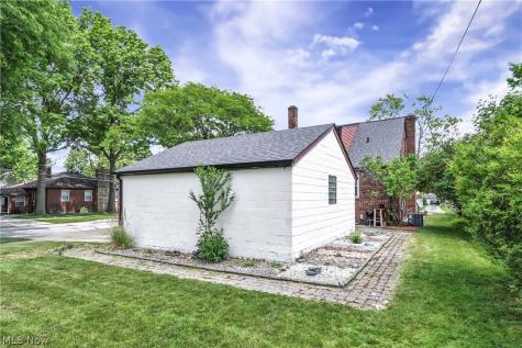 5998 Maplecliff Drive Parma Heights OH 44130