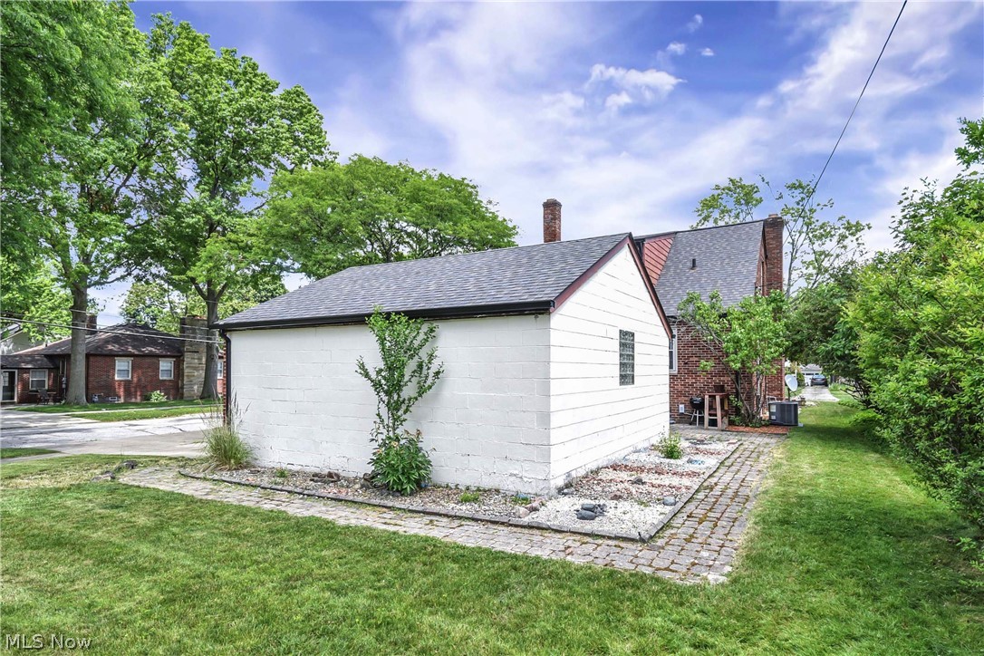 5998 Maplecliff Drive Parma Heights OH 44130