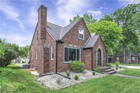 5998 Maplecliff Drive Parma Heights OH 44130