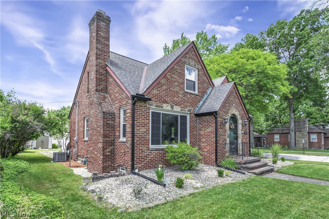 5998 Maplecliff Drive Parma Heights OH 44130