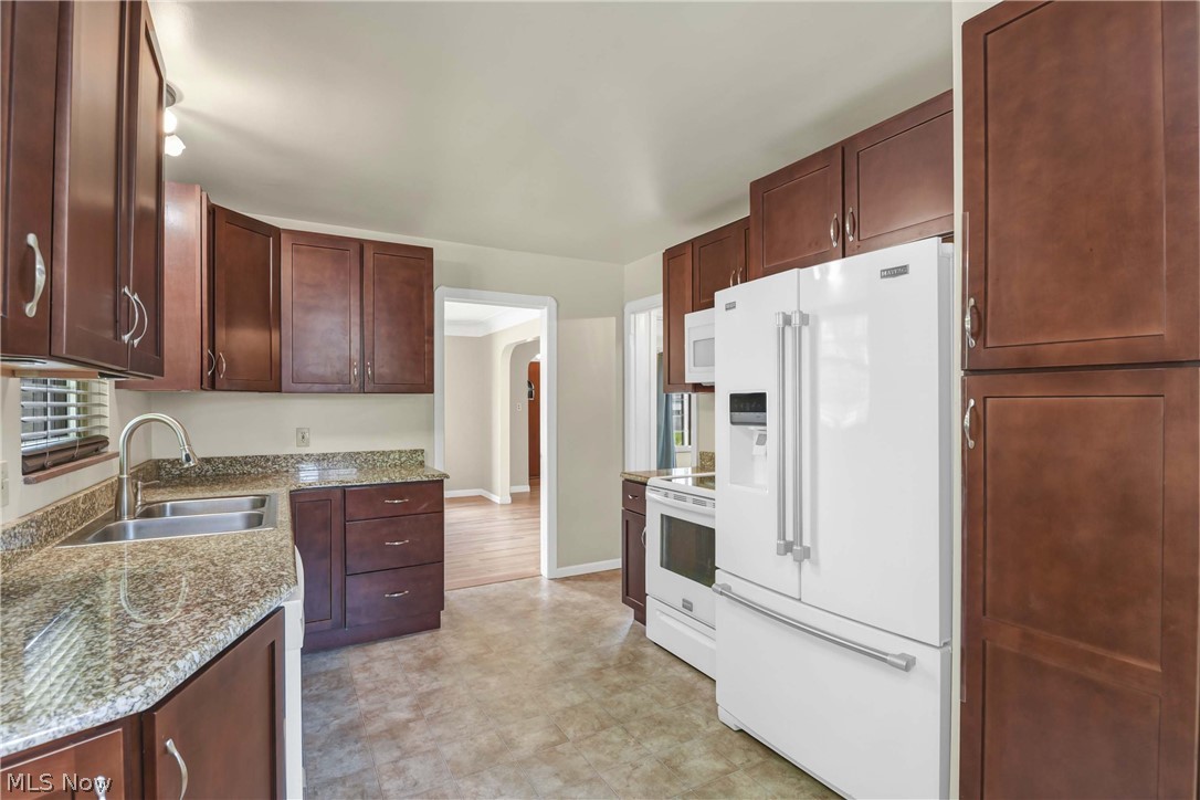 5998 Maplecliff Drive Parma Heights OH 44130