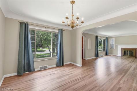 5998 Maplecliff Drive Parma Heights OH 44130