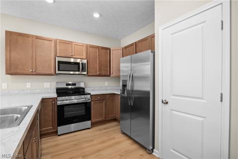 111 Brunswick Drive Elyria OH 44035