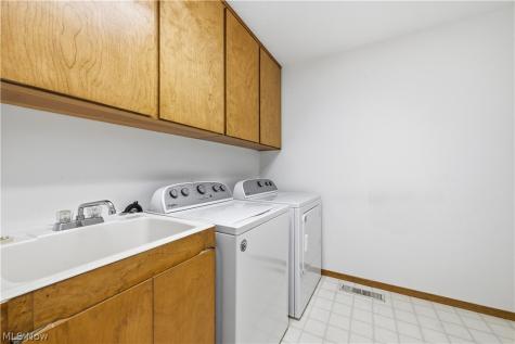 12302 Kronos Court Strongsville OH 44149