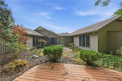 12302 Kronos Court Strongsville OH 44149
