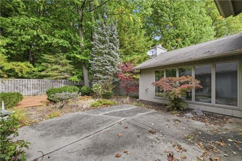 12302 Kronos Court Strongsville OH 44149