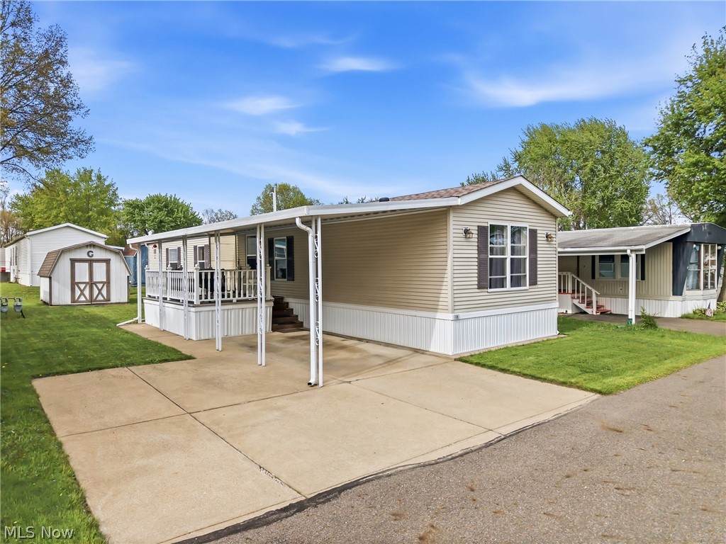 18 Oakwood Drive Beloit OH 44609
