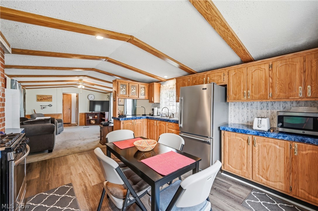 18 Oakwood Drive Beloit OH 44609