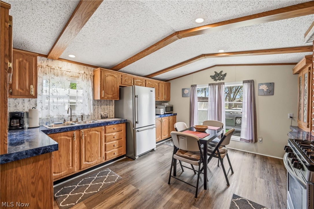 18 Oakwood Drive Beloit OH 44609
