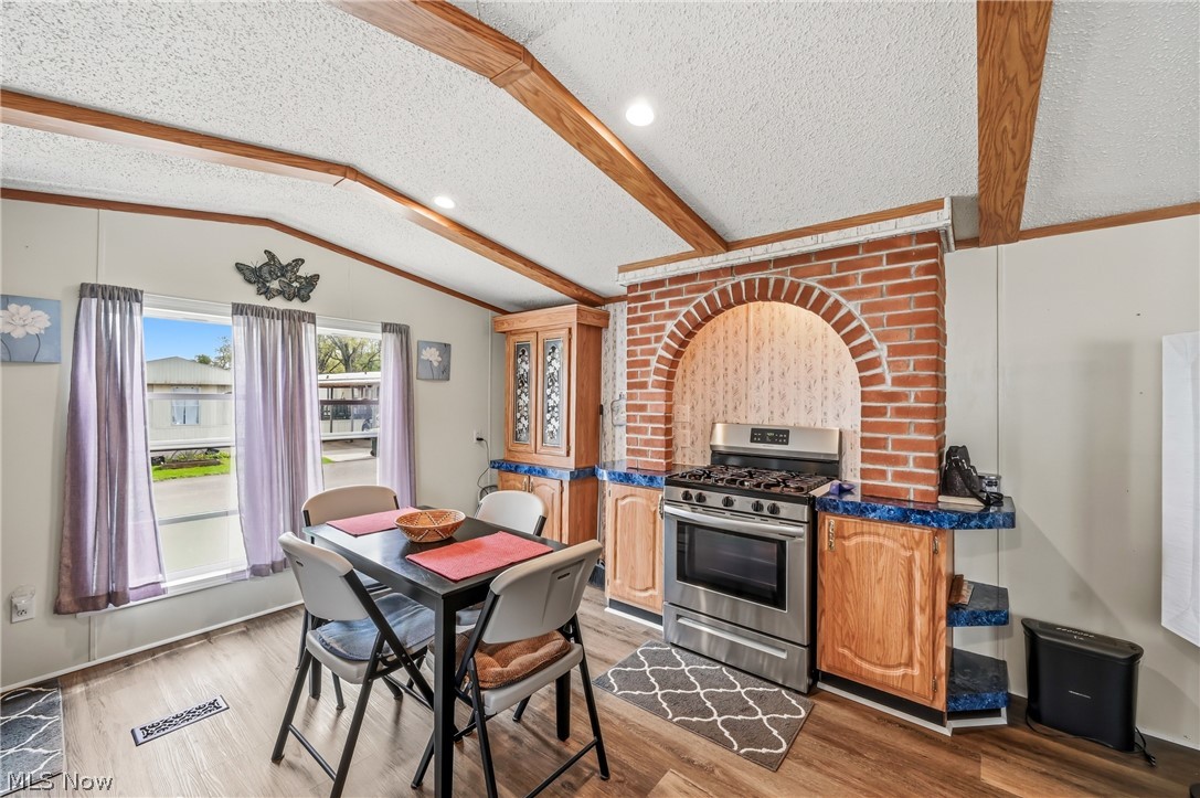 18 Oakwood Drive Beloit OH 44609