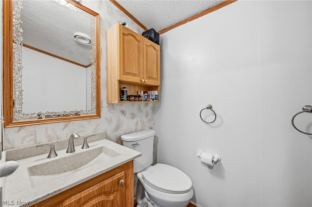 18 Oakwood Drive Beloit OH 44609
