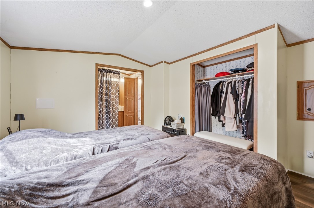 18 Oakwood Drive Beloit OH 44609