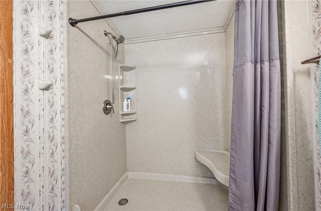18 Oakwood Drive Beloit OH 44609