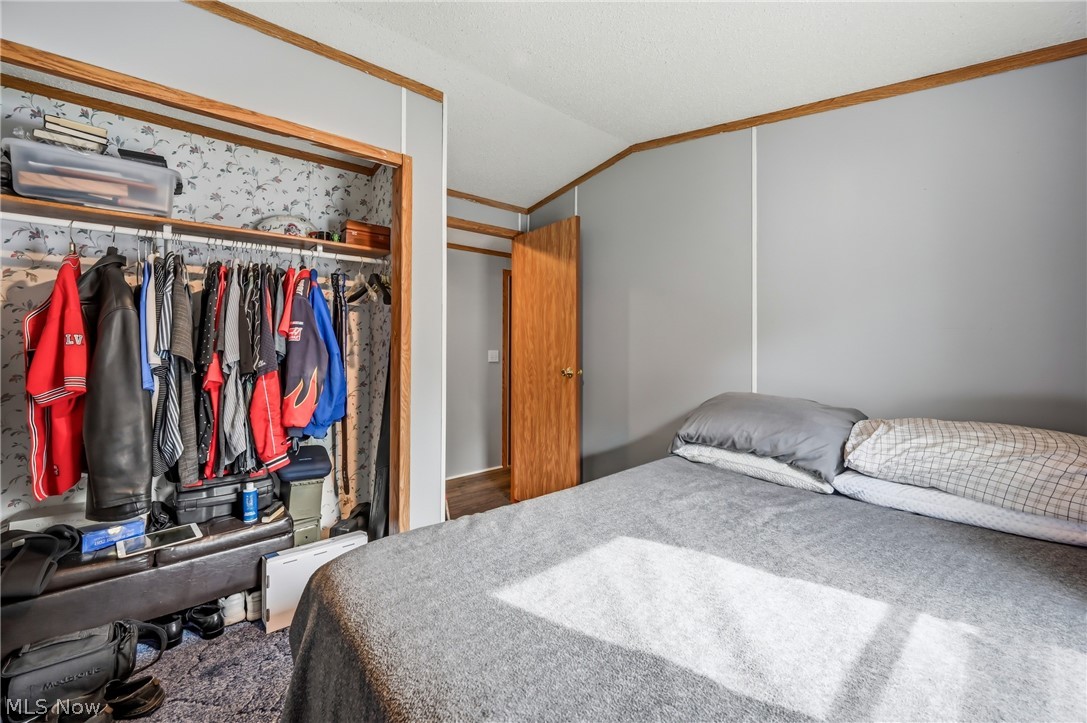 18 Oakwood Drive Beloit OH 44609