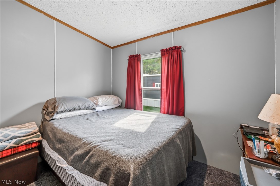 18 Oakwood Drive Beloit OH 44609