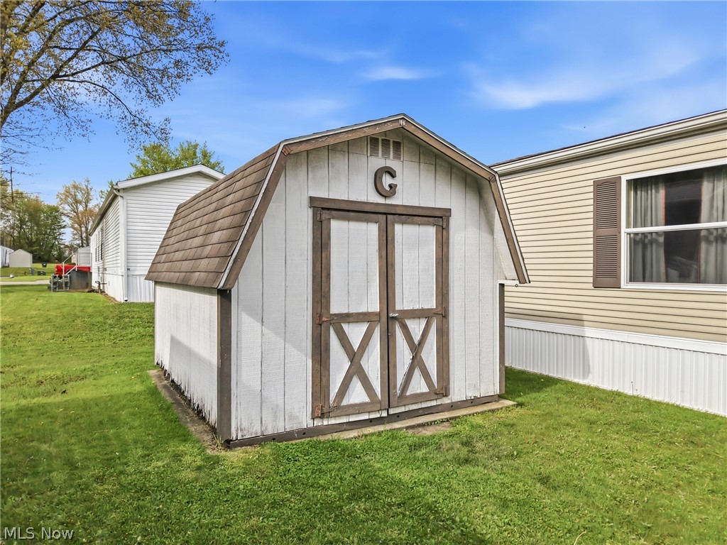 18 Oakwood Drive Beloit OH 44609