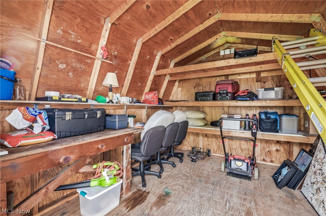 18 Oakwood Drive Beloit OH 44609