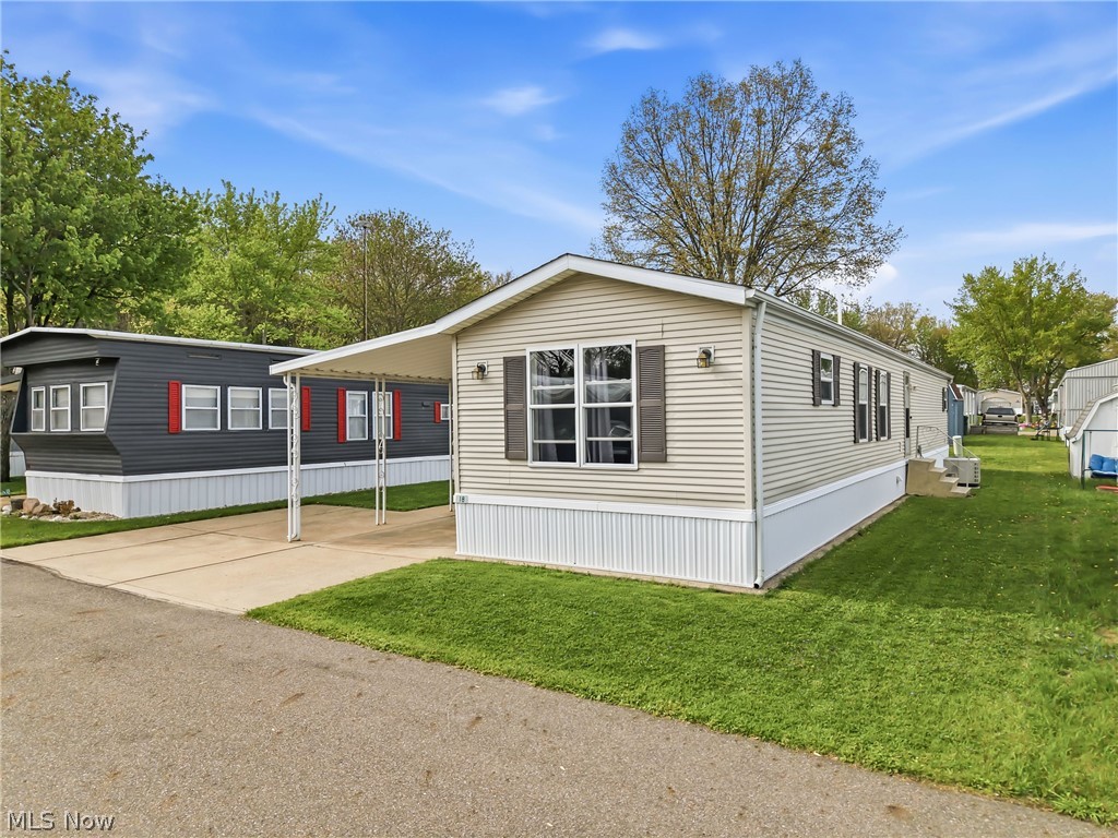 18 Oakwood Drive Beloit OH 44609