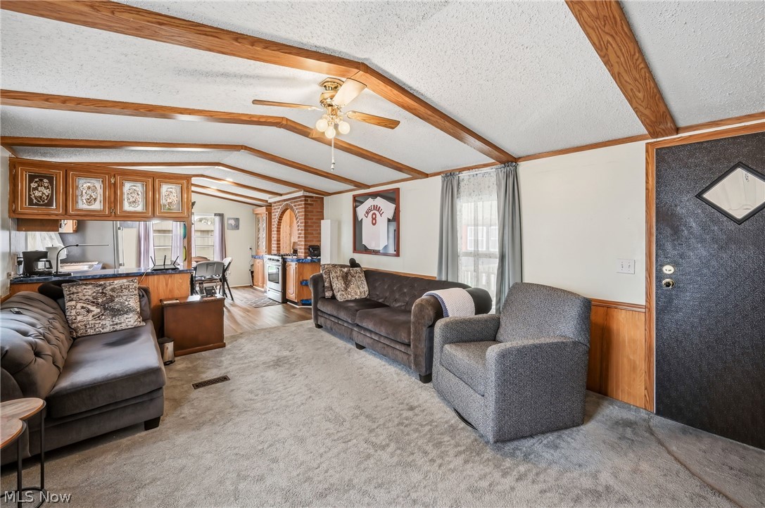 18 Oakwood Drive Beloit OH 44609