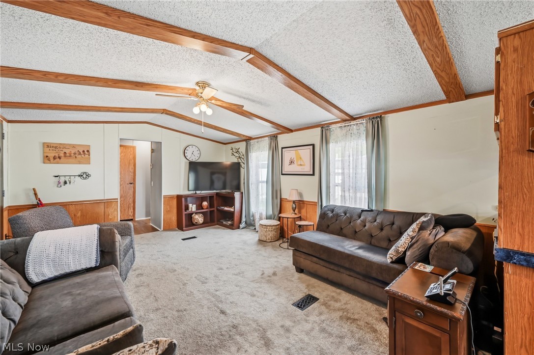 18 Oakwood Drive Beloit OH 44609