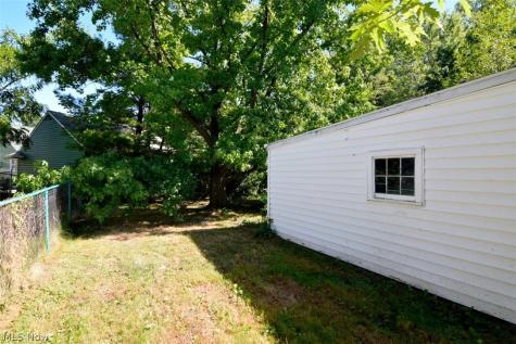 1427 E 252nd Street Euclid OH 44117