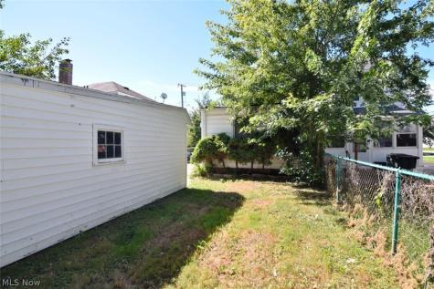 1427 E 252nd Street Euclid OH 44117