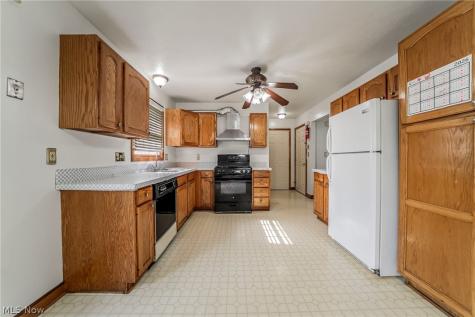 1211 Big Falls Avenue Akron OH 44310