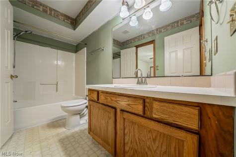 1211 Big Falls Avenue Akron OH 44310