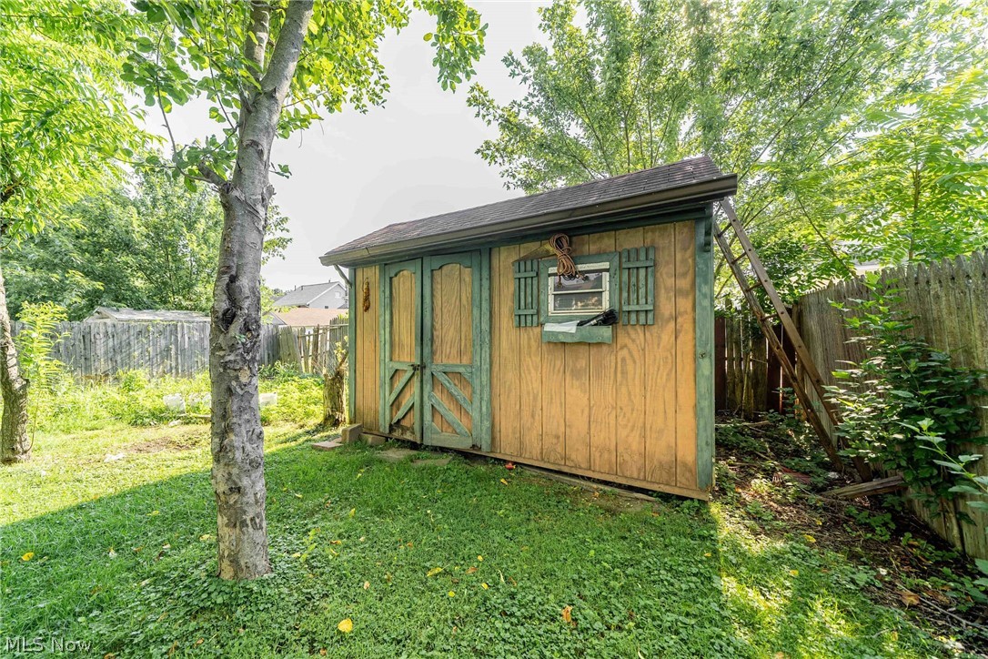 1211 Big Falls Avenue Akron OH 44310