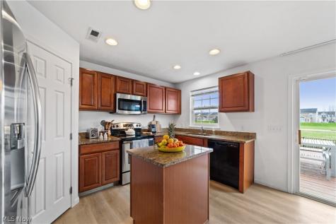 6120 Greenview Trail North Ridgeville OH 44039