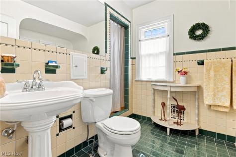 2592 Fenwick Road University Heights OH 44118