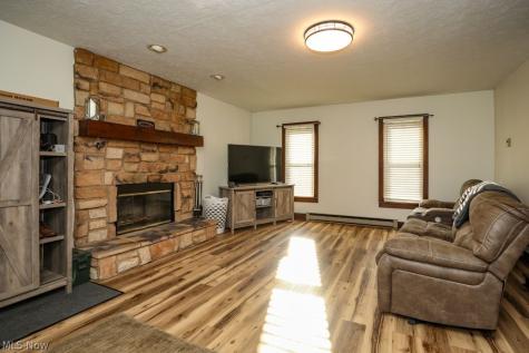 526 N Freedom Street Ravenna OH 44266