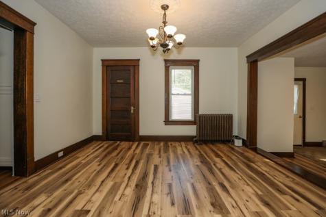 526 N Freedom Street Ravenna OH 44266