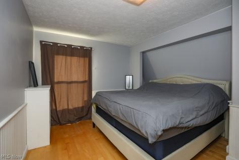 526 N Freedom Street Ravenna OH 44266